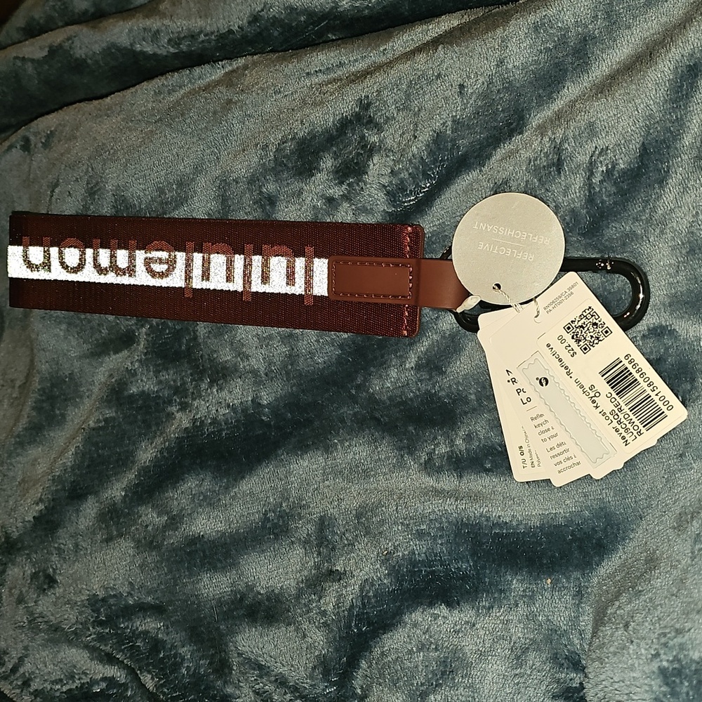 Lululemon Nwts Never Lost Keychain *REFLECTIVE! ROWD/REDC! Sold Out